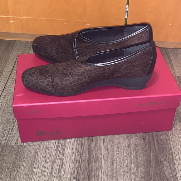 Munro DANA shoes Leopard Fabric 9.5 M. Mint condition. Worn once at most. In Box - Picture 10 of 10